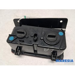 Renault - Trafic - Reversing light, left