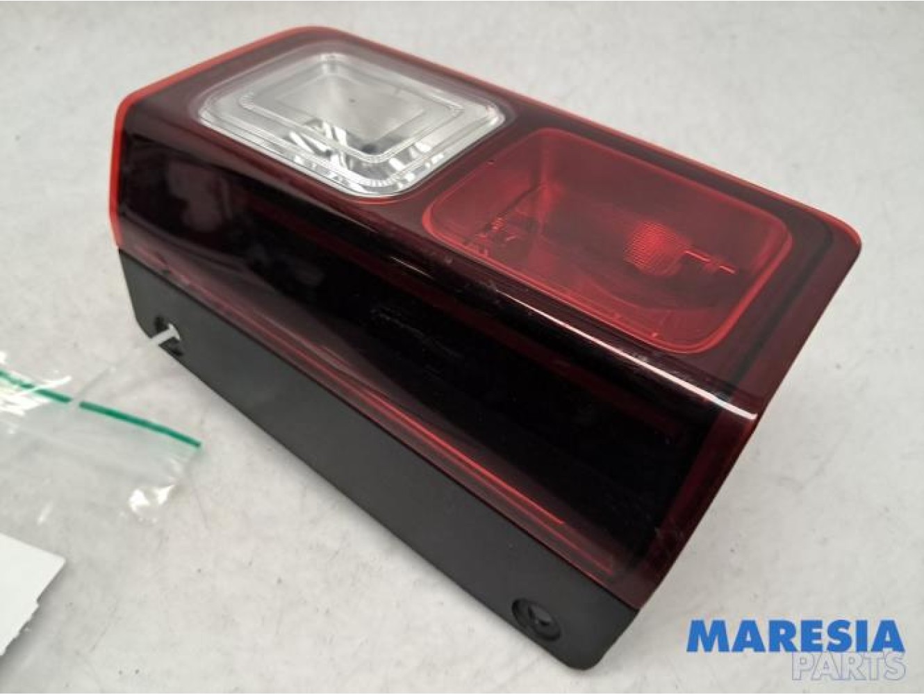 Renault - Trafic - Reversing light, left