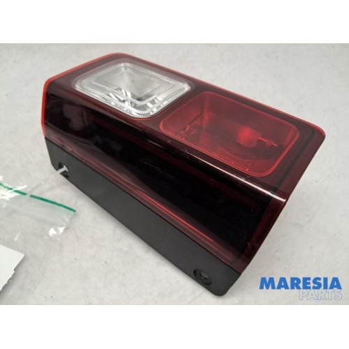 Renault - Trafic - Reversing light, left