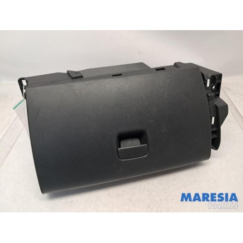 Renault - Trafic - Glovebox