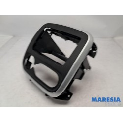 Renault - Trafic - Radio omlijsting