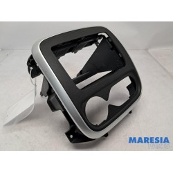 Renault - Trafic - Radio omlijsting