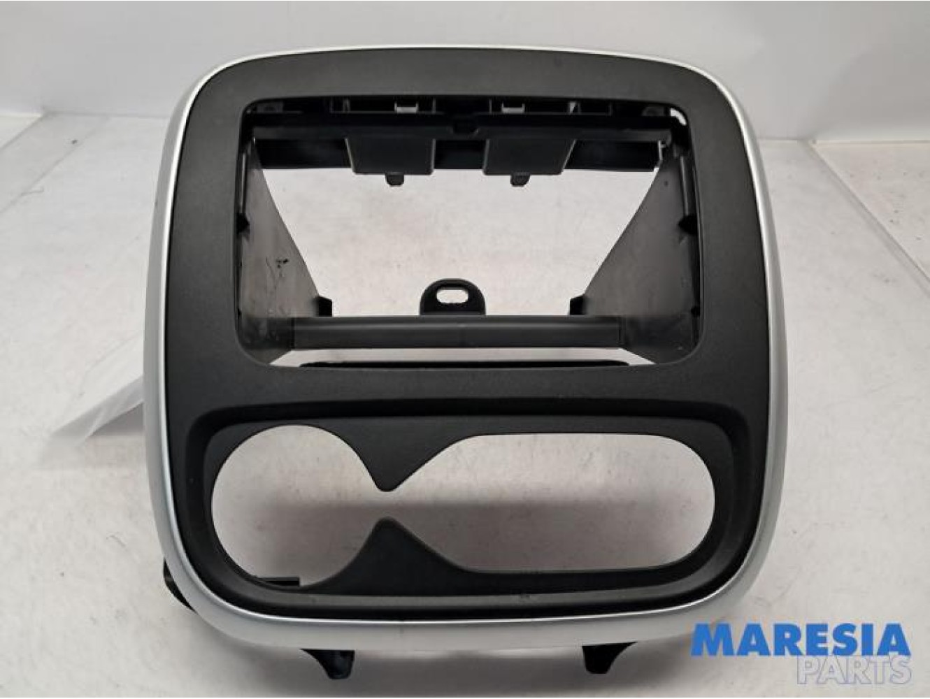 Renault - Trafic - Radio omlijsting