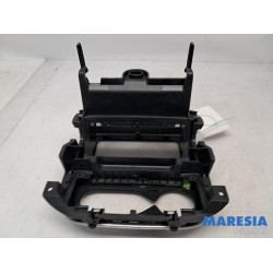 Renault - Trafic - Radio omlijsting