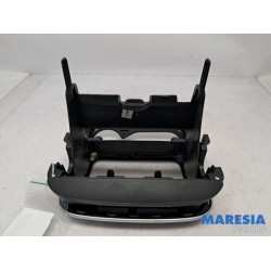 Renault - Trafic - Radio omlijsting