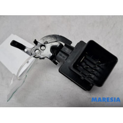 Renault - Trafic - Glow plug relay