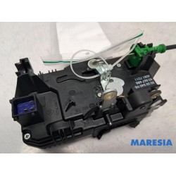 Renault - Trafic - Minibus/van rear door lock mechanism