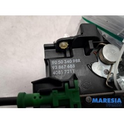 Renault - Trafic - Minibus/van rear door lock mechanism