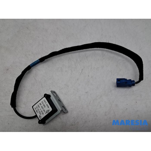 Renault - Trafic - GPS antenna