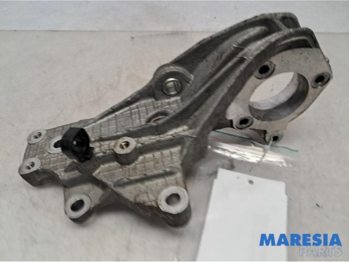 Alfa Romeo - GT - Engine mount