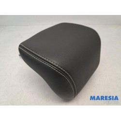 Renault - Megane - Headrest