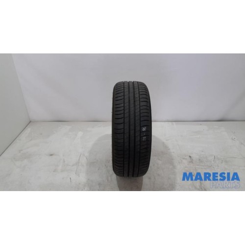 Renault - Clio - Tyre