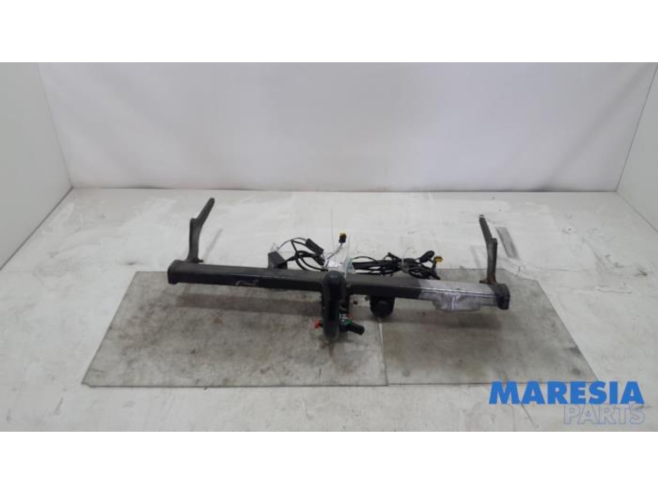 Renault - Clio - Towbar