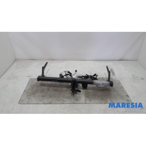 Renault - Clio - Towbar