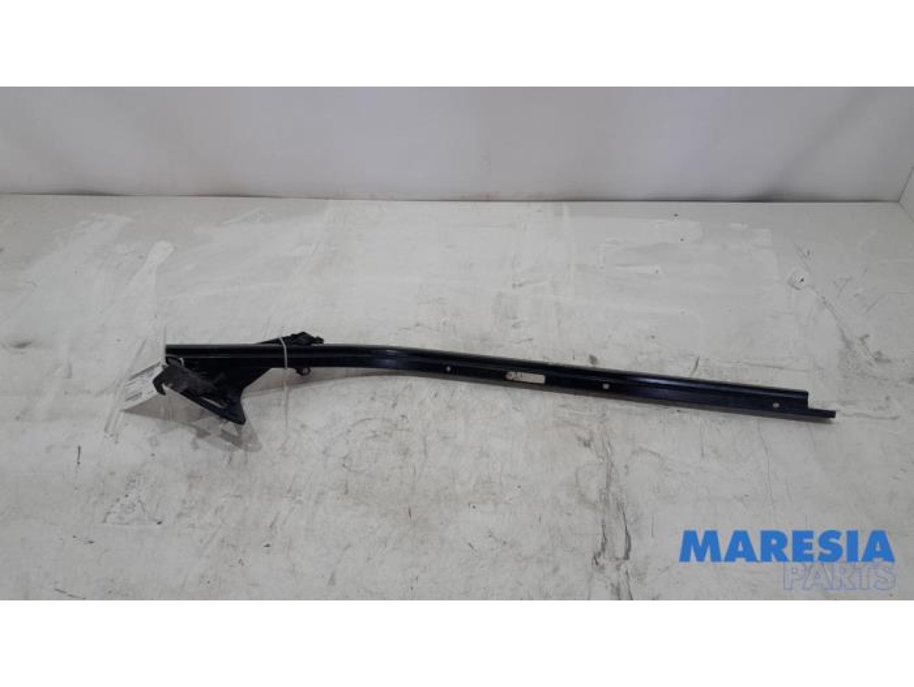 Renault - Trafic - Sliding door roller, right