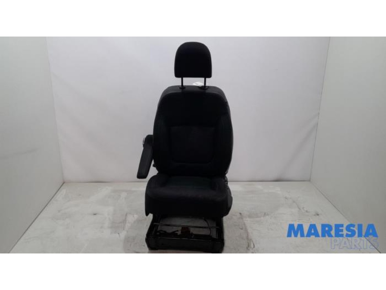 Opel - Vivaro - Sitz links