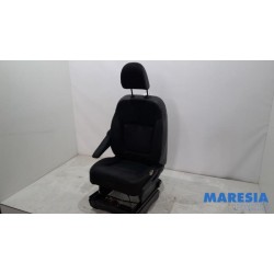 Opel - Vivaro - Sitz links