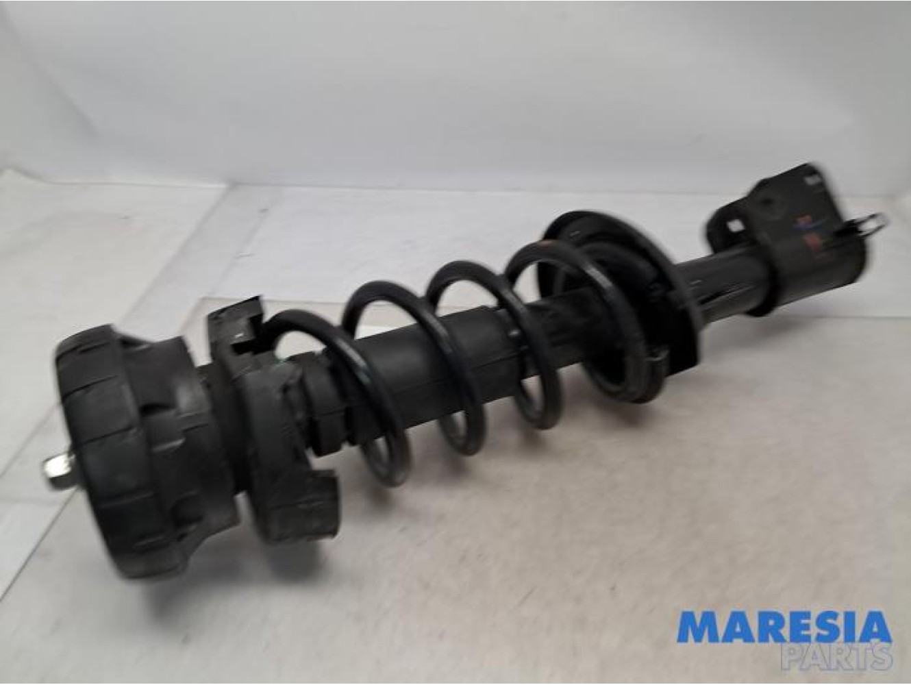 Renault - Trafic - Front shock absorber rod, right