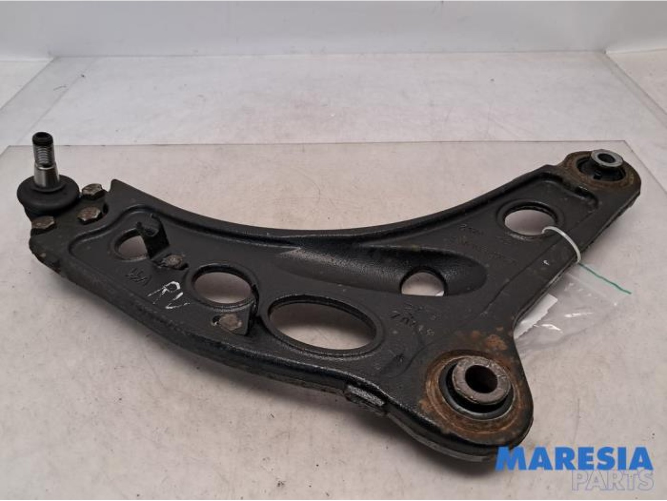 Renault - Trafic - Front lower wishbone, right