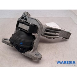 Renault - Trafic - Engine mount