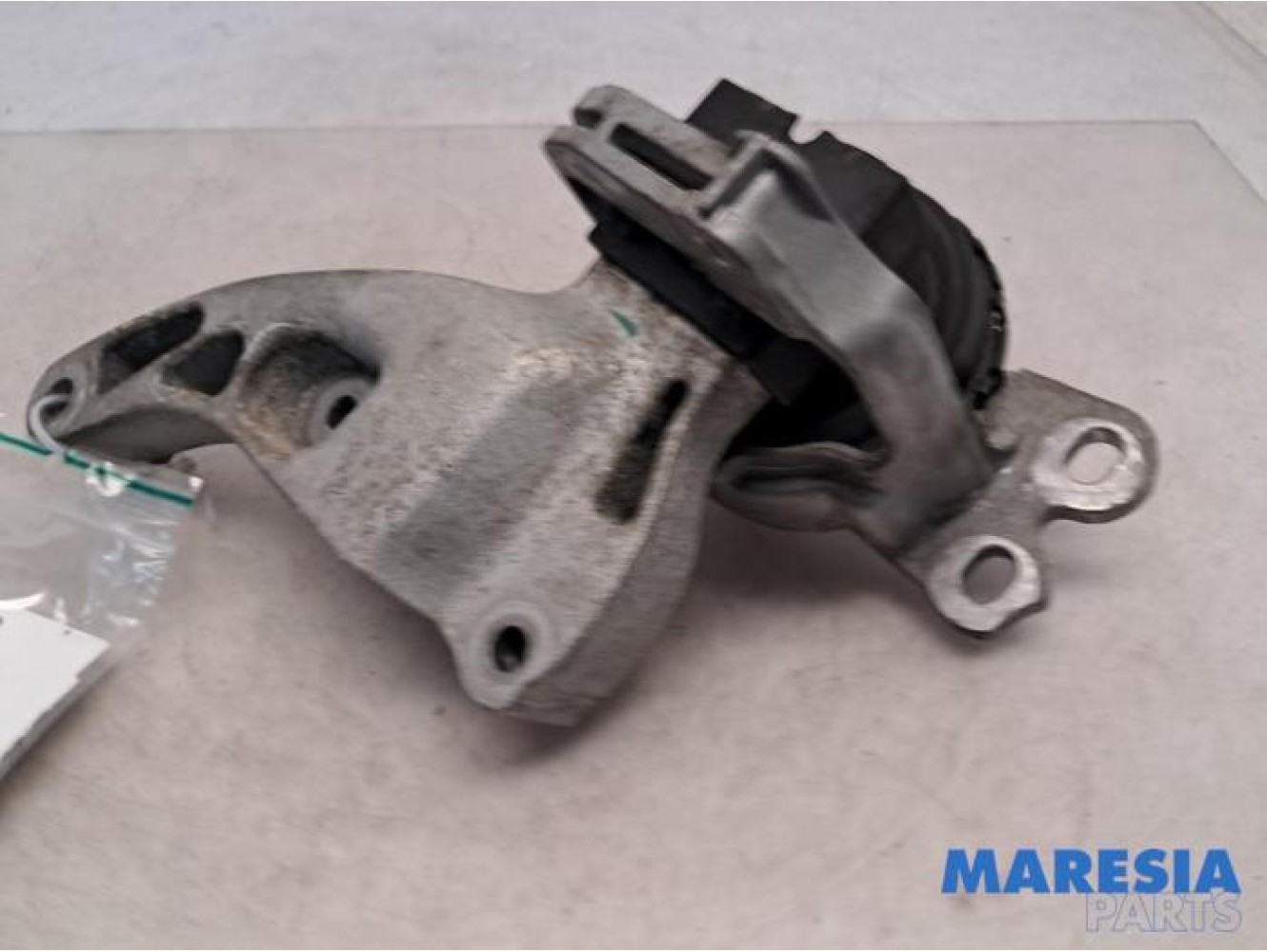 Renault - Trafic - Engine mount