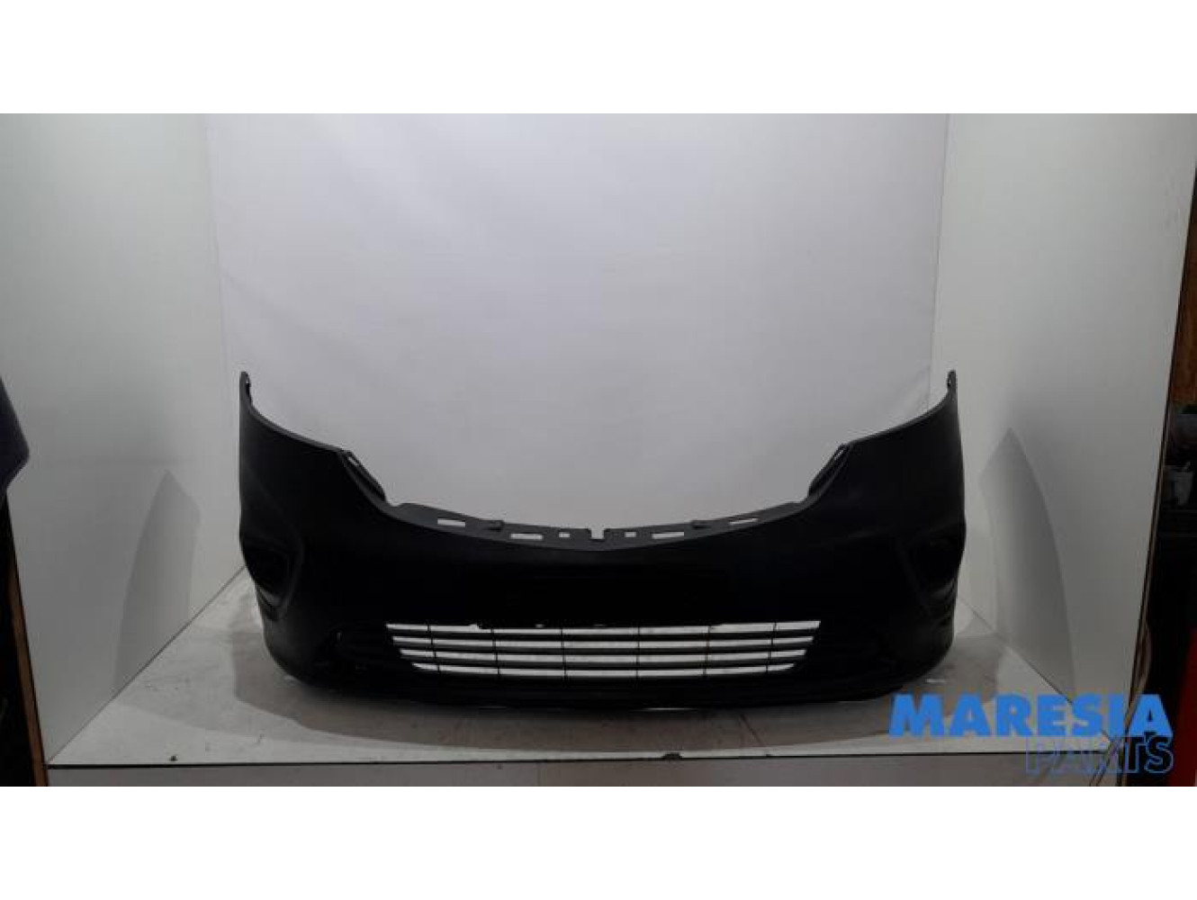 Opel - Vivaro - Front bumper
