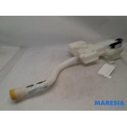 Renault - Trafic - Front windscreen washer reservoir