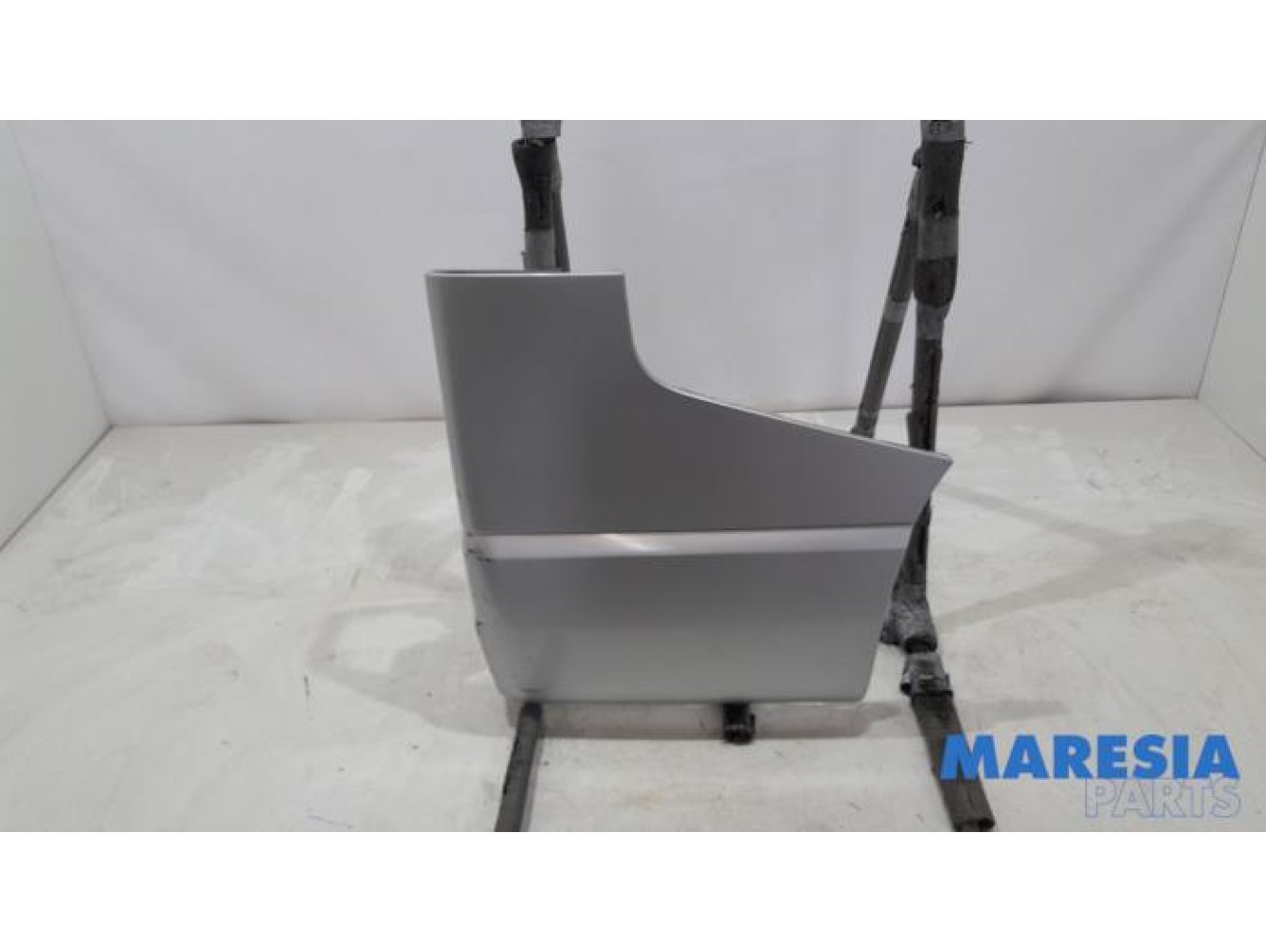 Renault - Trafic - Rear bumper component, right