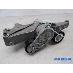 Fiat - Punto - Alternator lower bracket