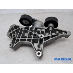 Fiat - Punto - Alternator lower bracket