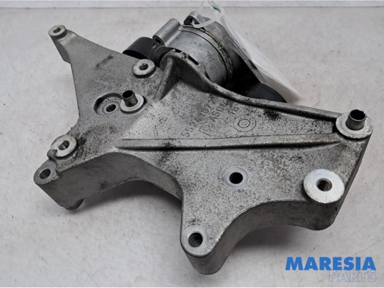Fiat - Punto - Alternator lower bracket