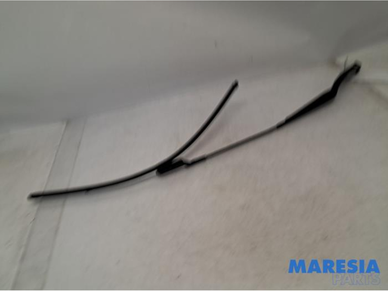 Renault - Trafic - Front wiper arm
