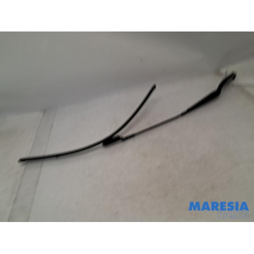 Renault - Trafic - Front wiper arm
