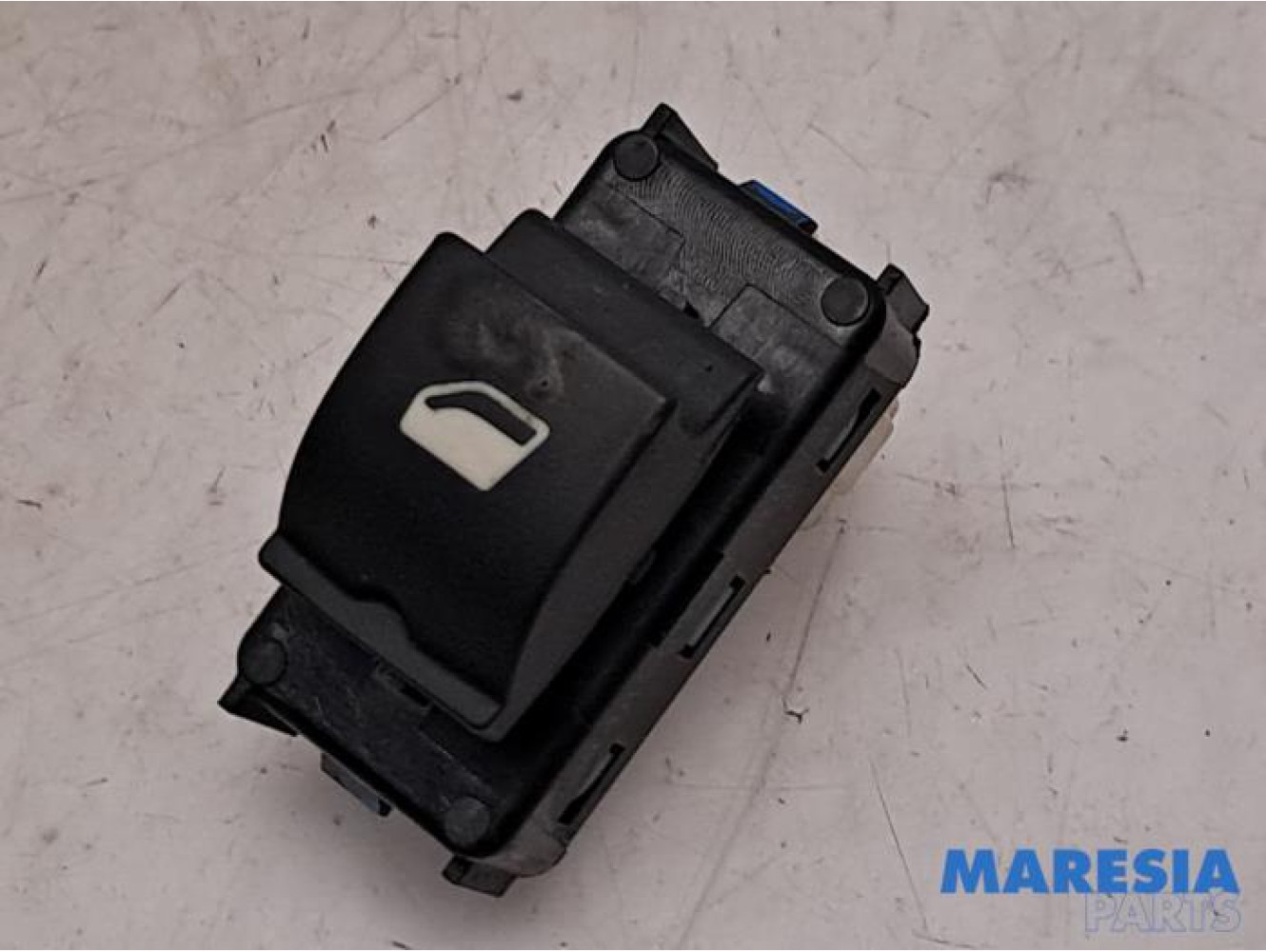 Opel - Combo - Electric window switch