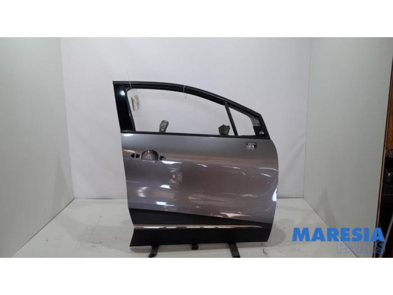 Renault - Captur - Front door 4-door, right