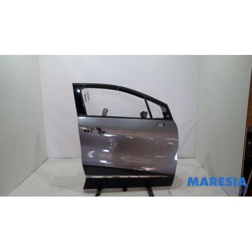 Renault - Captur - Front door 4-door, right