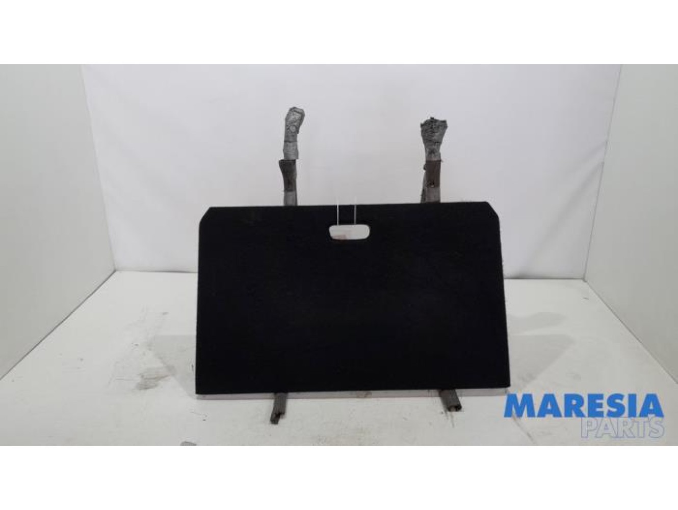 Renault - Captur - Floor panel load area