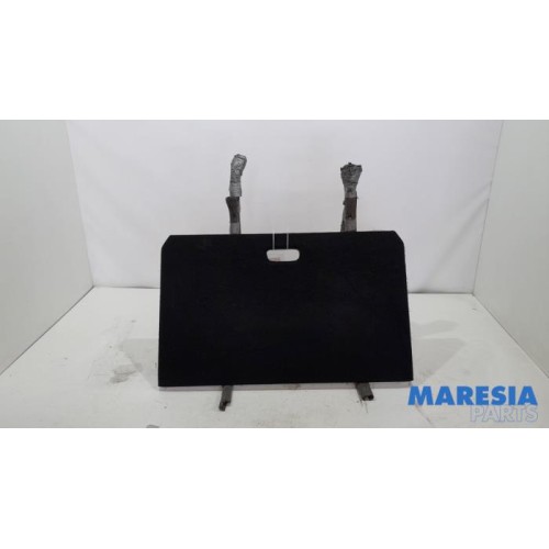 Renault - Captur - Floor panel load area