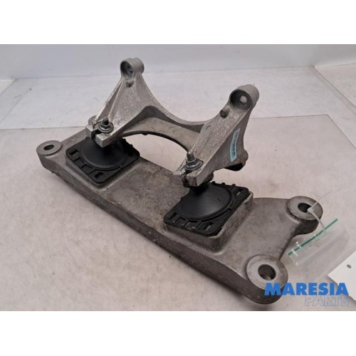 Alfa Romeo - Giulia - Gearbox mount