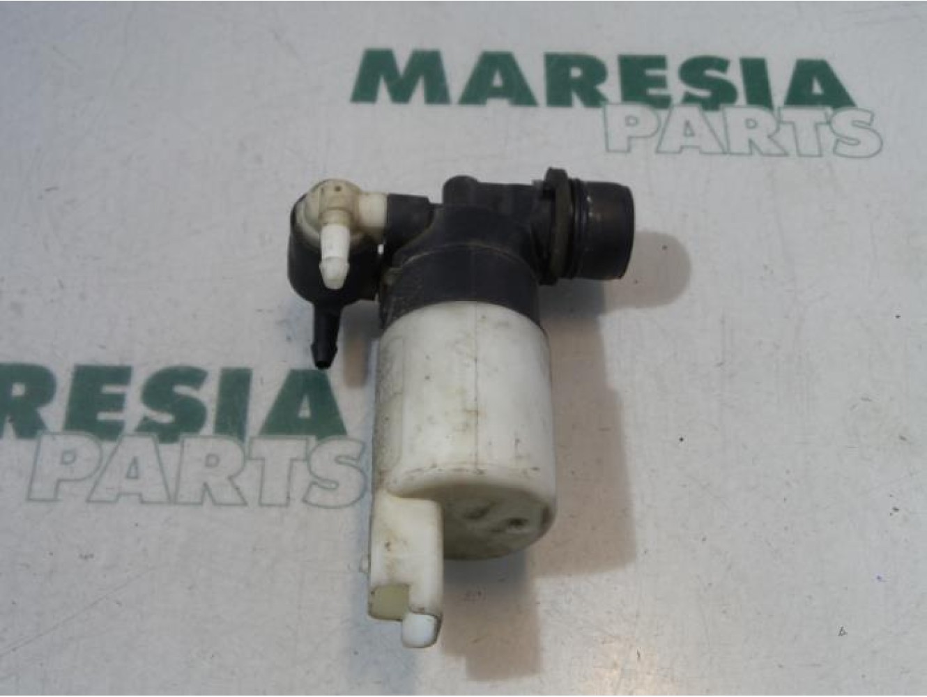 Renault - Megane Scenic - Windscreen washer pump