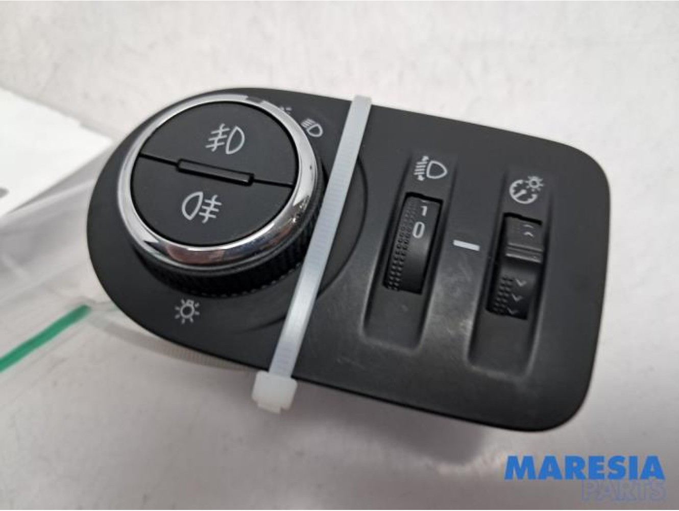 Opel - Combo - AIH headlight switch