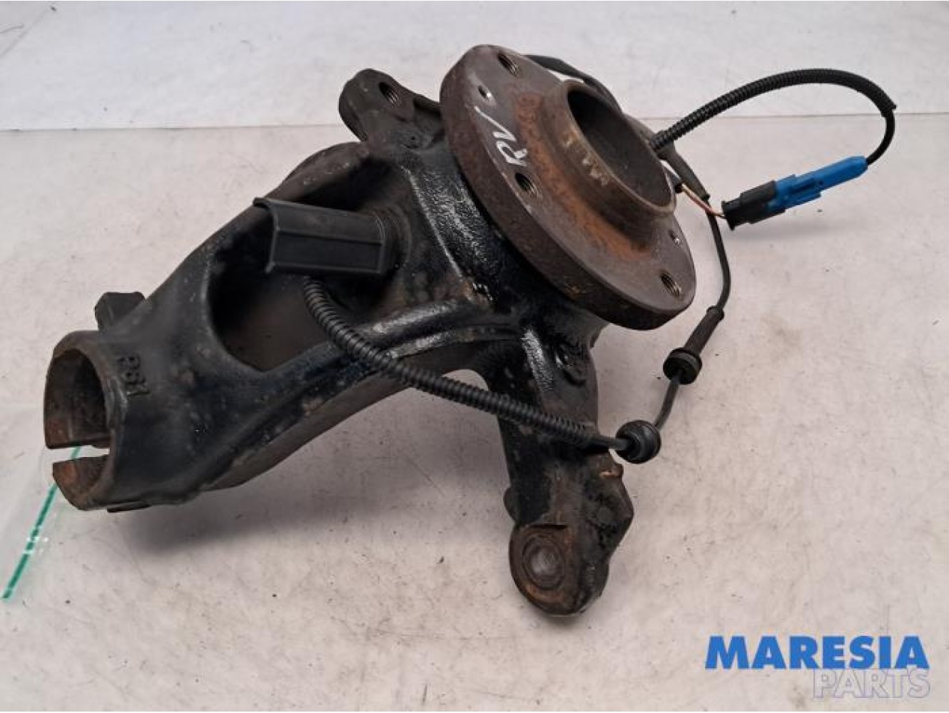Citroen - DS3 - Knuckle, front right