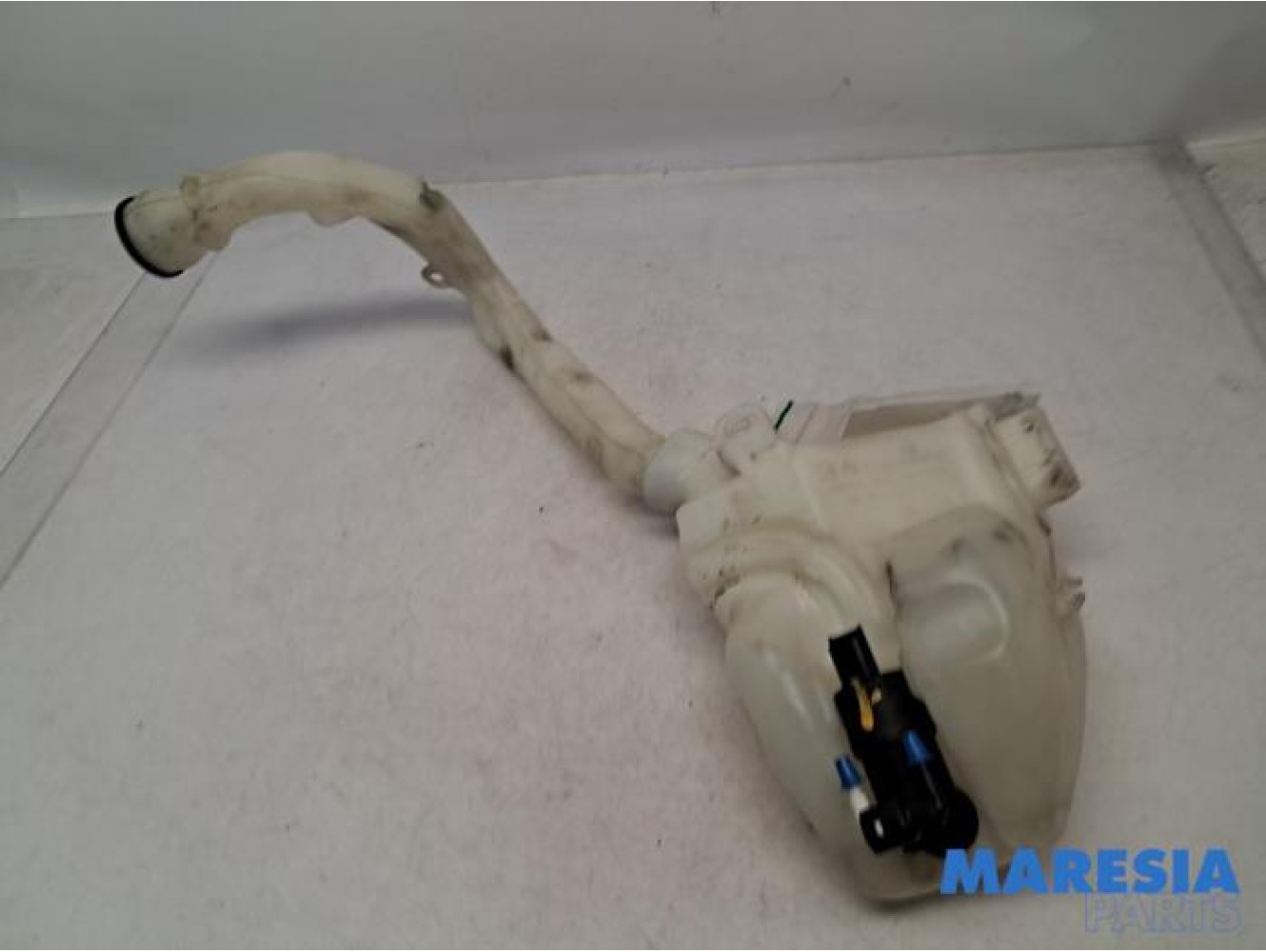 Citroen - DS3 - Front windscreen washer reservoir