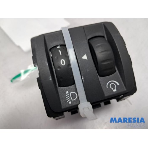 Renault - Clio - AIH headlight switch