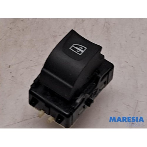 Renault - Clio - Electric window switch