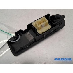 Renault - Clio - Multi-functional window switch