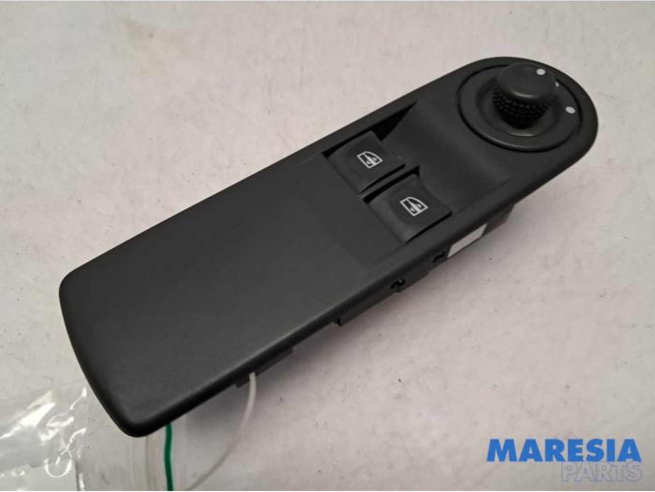Renault - Clio - Multi-functional window switch