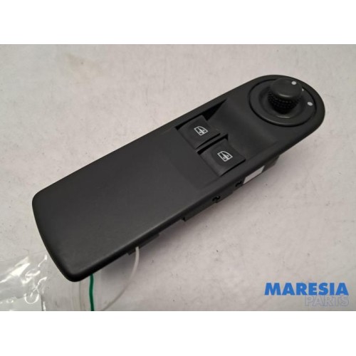 Renault - Clio - Multi-functional window switch