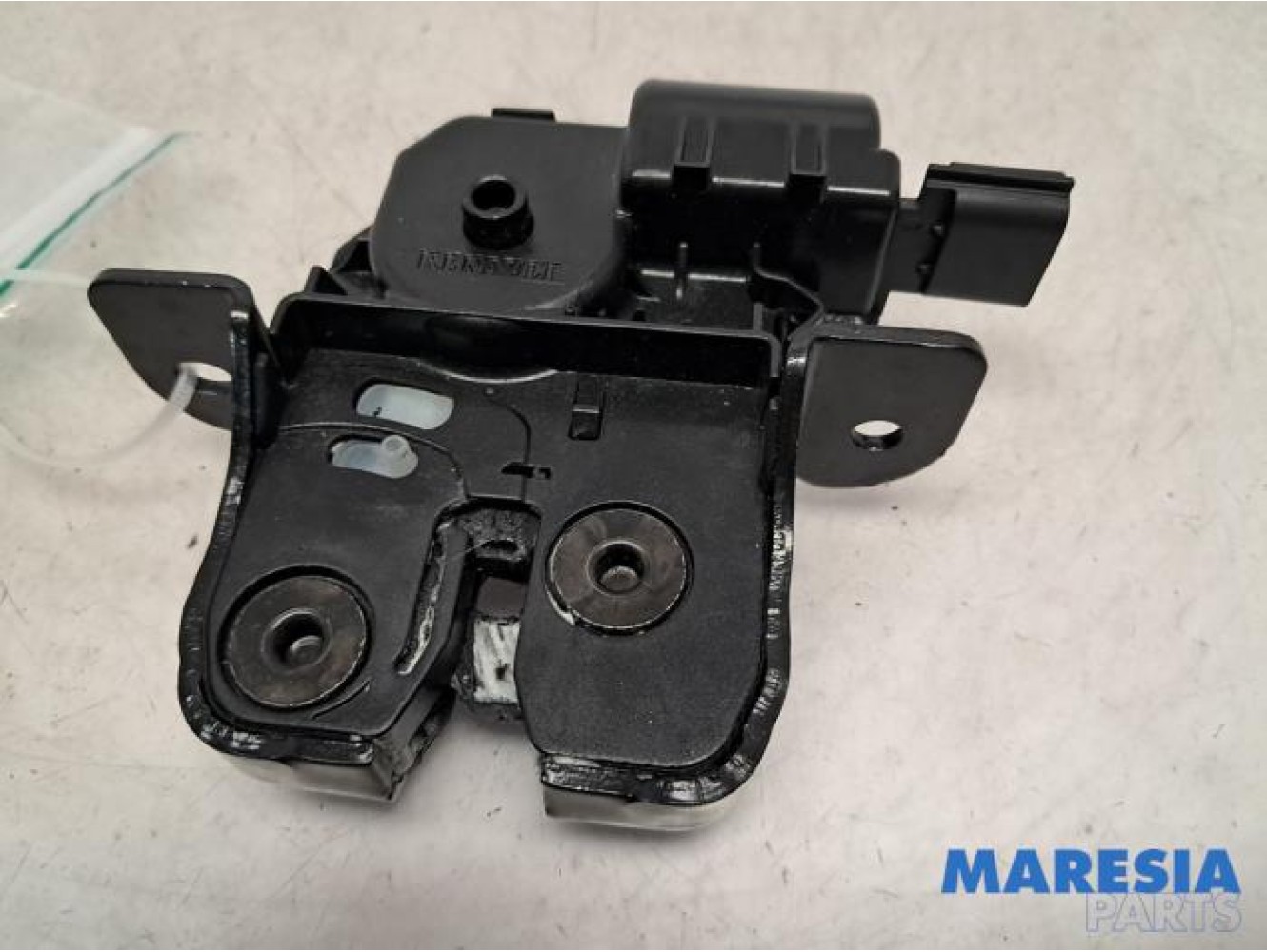 Renault - Clio - Tailgate lock mechanism