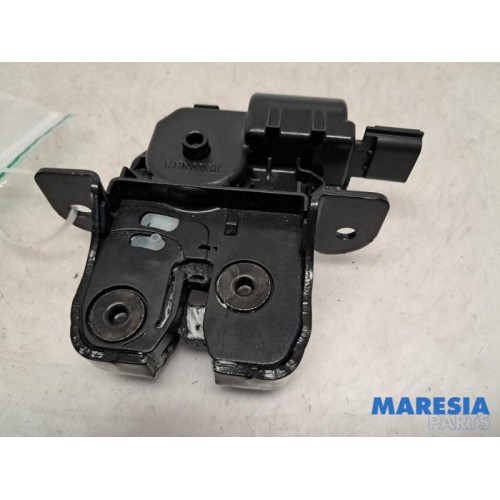 Renault - Clio - Tailgate lock mechanism